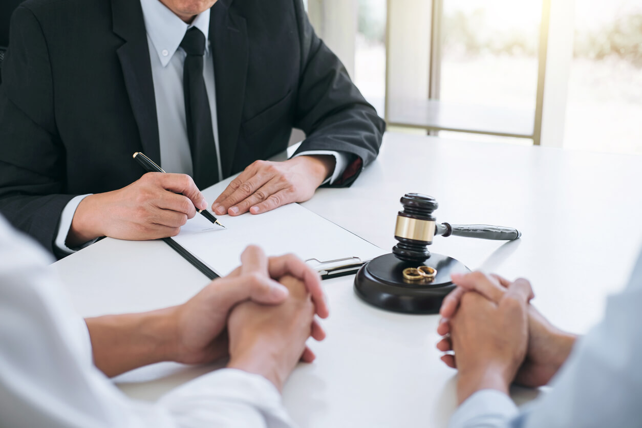 How to choose a divorce lawyer in Lehi?